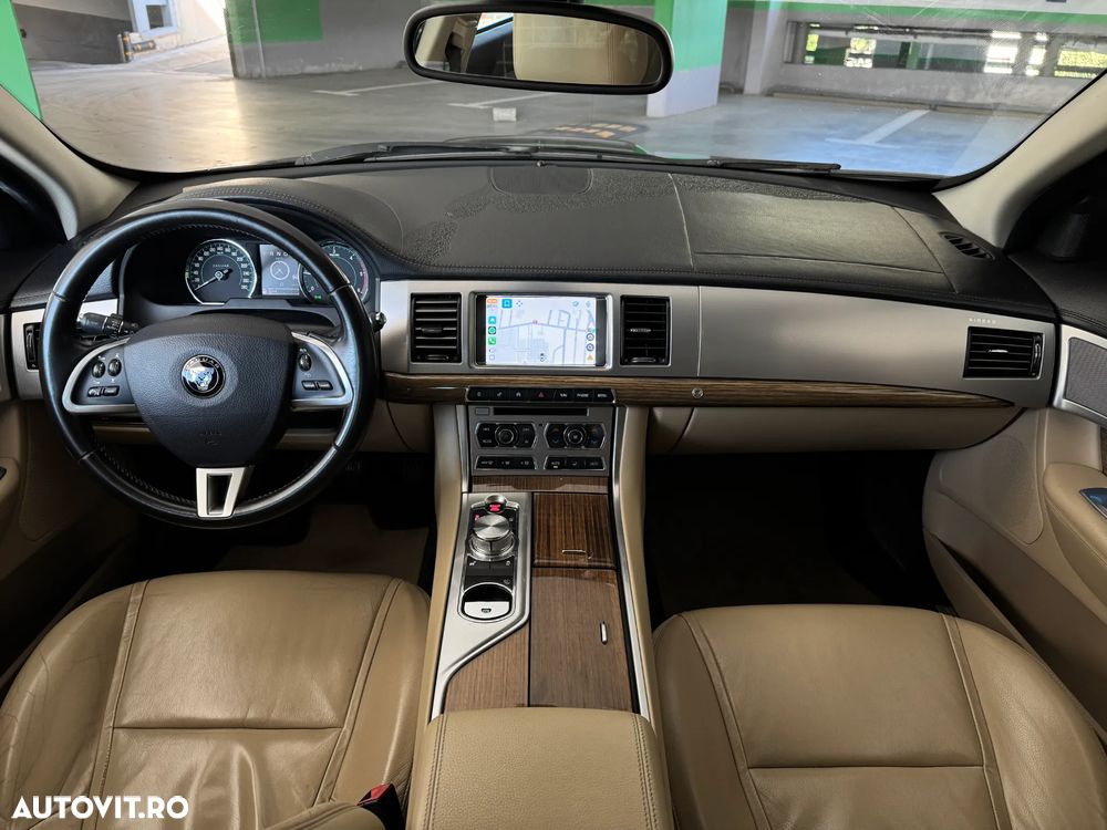 Jaguar XF 2.2D Luxury - 11