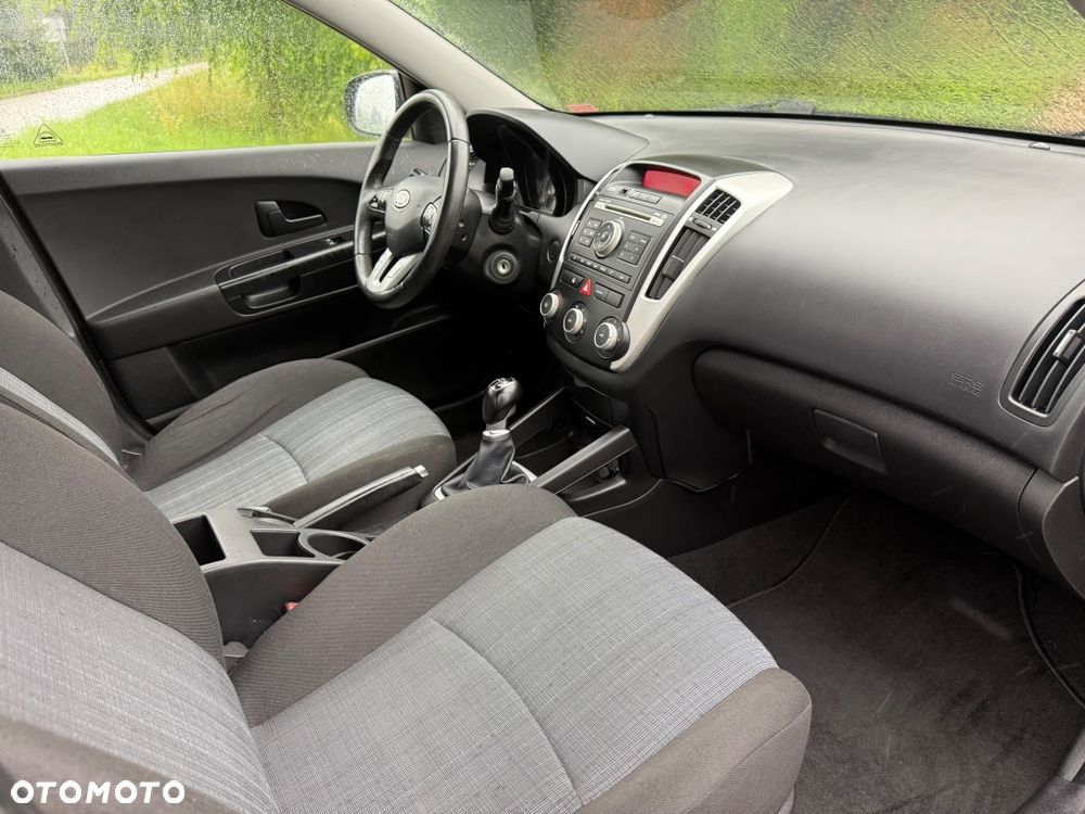 Kia Ceed - 8