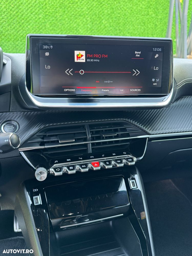 Peugeot 2008 PureTech 130 EAT8 GT Exclusive - 23