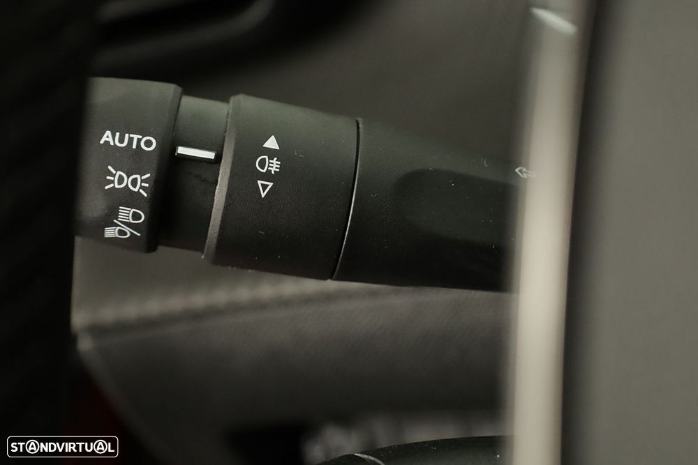 Peugeot 2008 1.2 PureTech Allure - 17