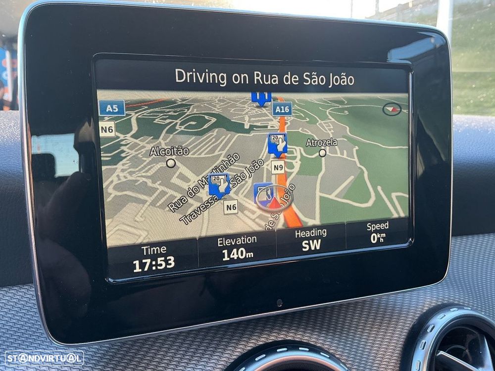 Mercedes-Benz GLA 180 - 9