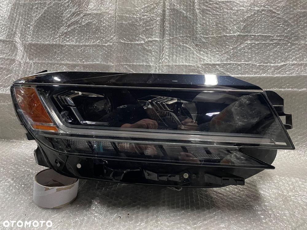 LAMPA PRAWA FULL LED PASSAT USA 561941082 - 1