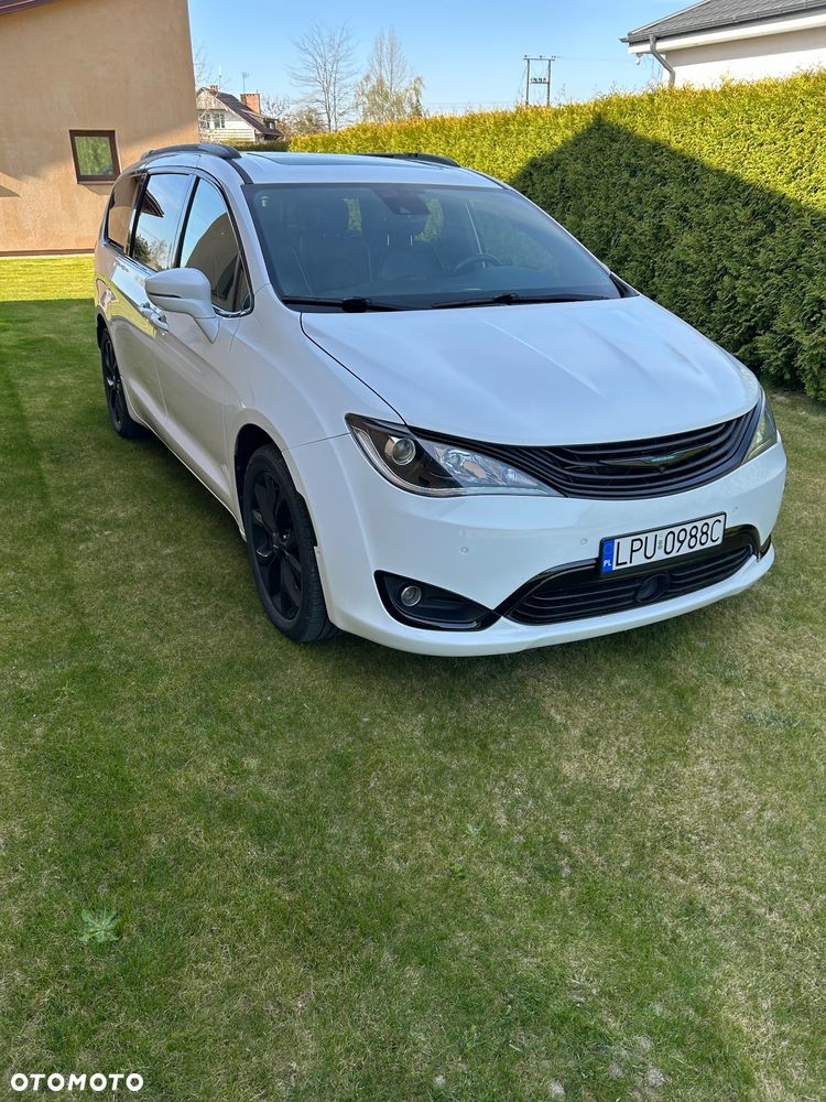 Chrysler Pacifica - 1