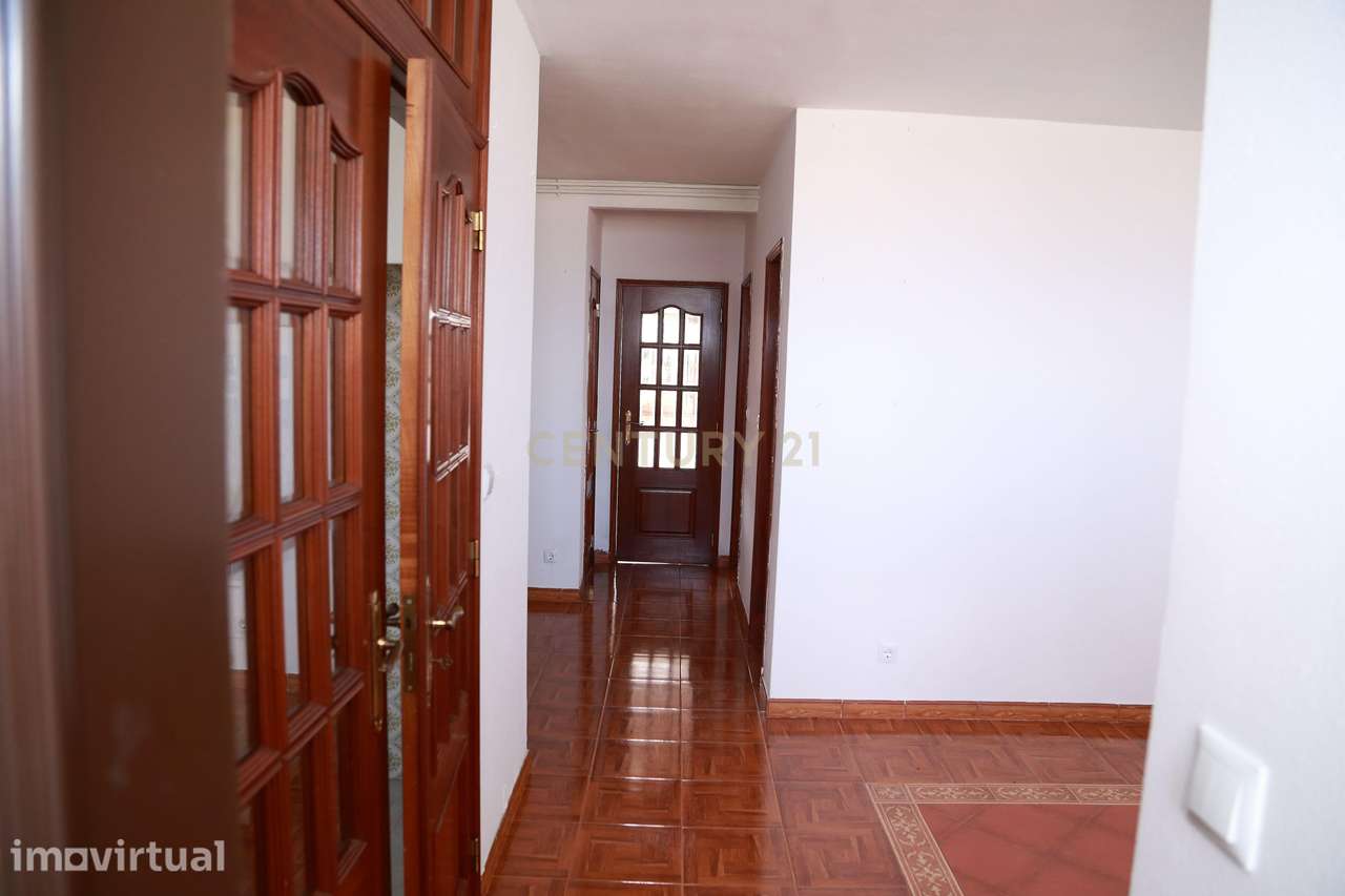Apartamento T2+1 com Arrecadação em Cidade Nova, Sto António dos Caval - Grande imagem: 2/29