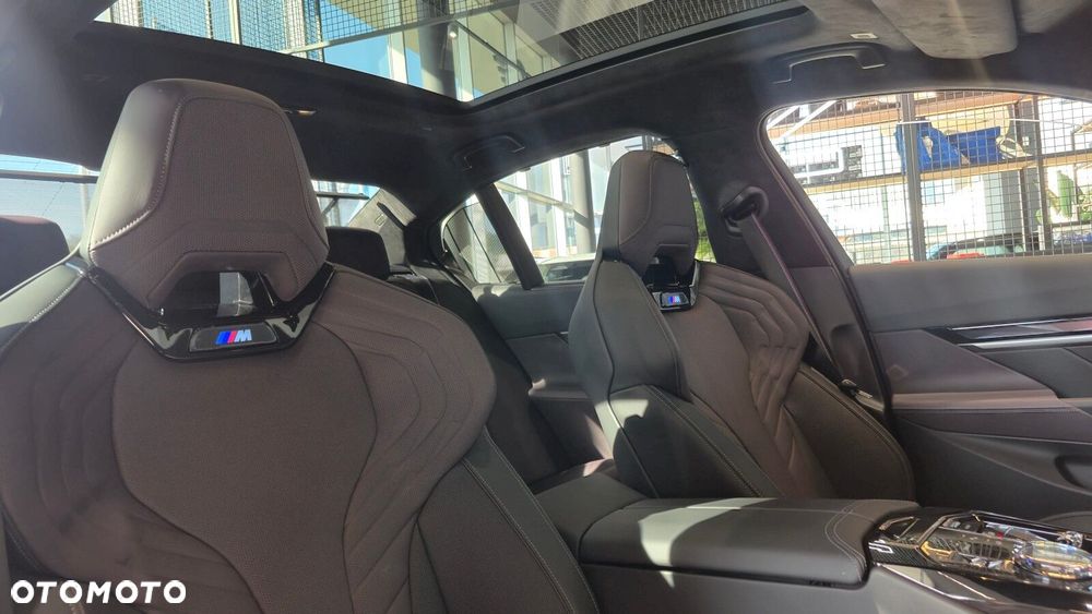 BMW i5 - 4