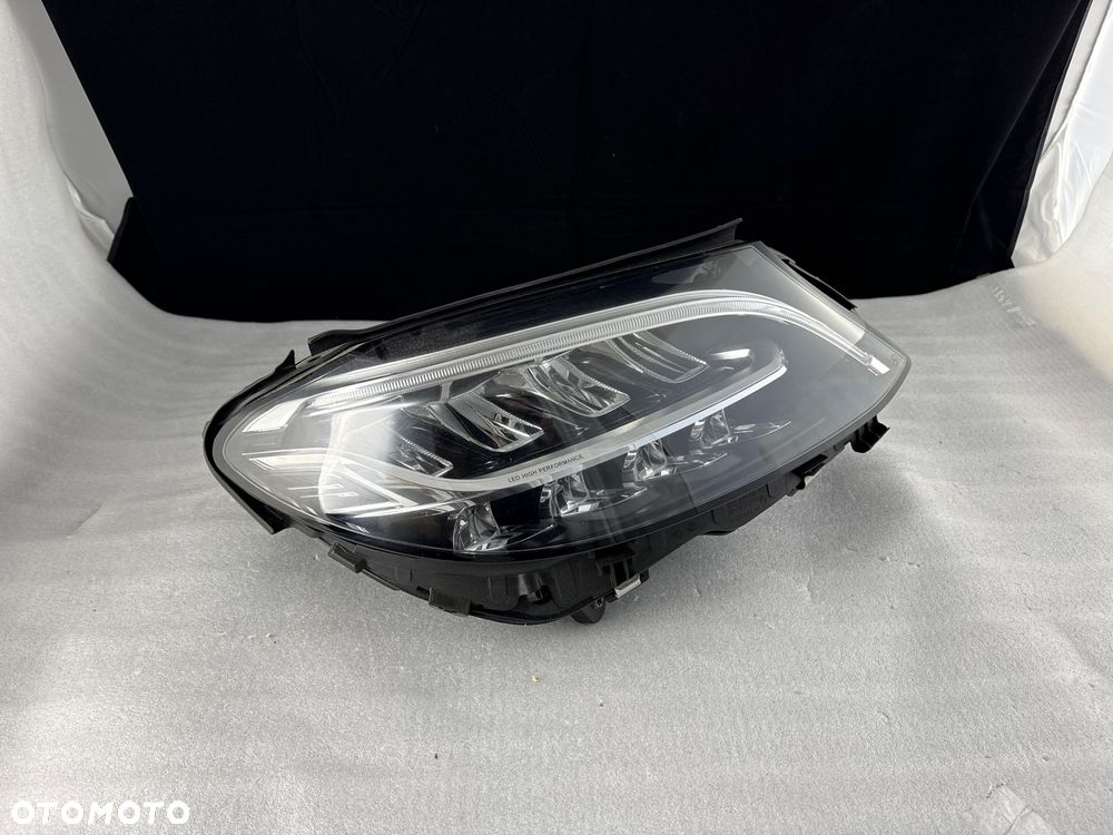 Reflektor Przód strona prawa Mercedes-Benz C W205 A205 Performance Lift - 1