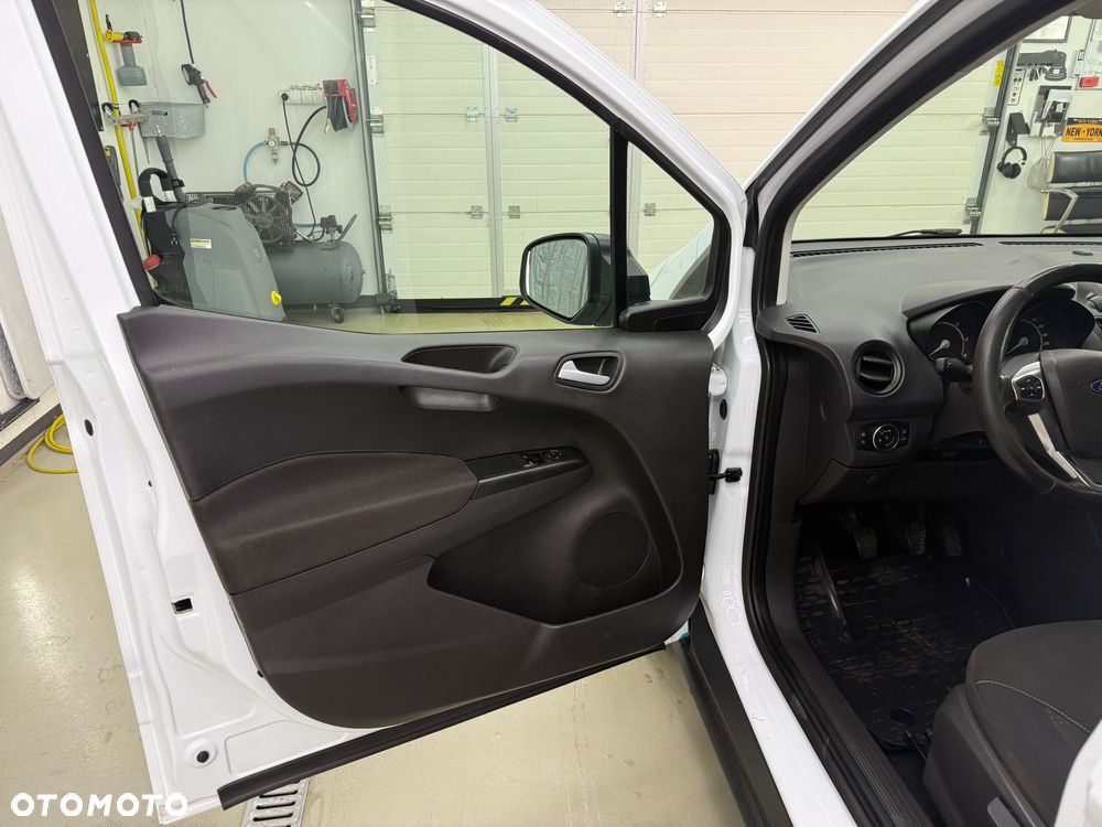 Ford Transit Courier - 18