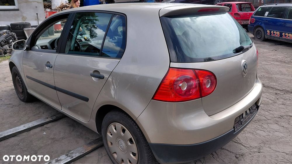 Części- Volkswagen Golf  Rok 2005 Pojemność 1390 Moc 66 kw Benzyna - 7