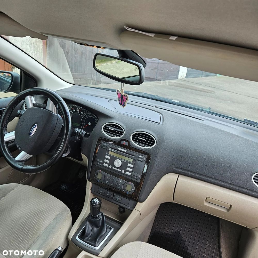 Ford Focus 1.6 Ghia - 1