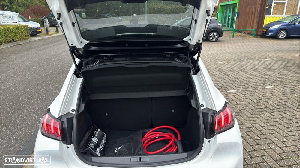Peugeot e-208 GT - 11