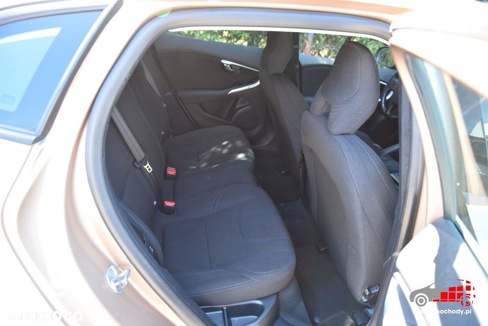 Volvo V40 D4 Momentum - 16