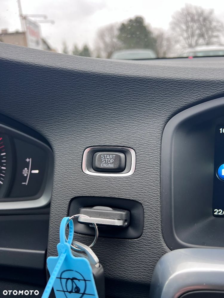 Volvo V60 D2 Momentum - 16