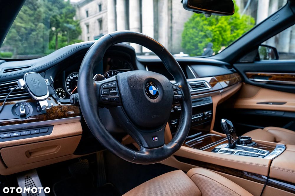 BMW Seria 7 750Li xDrive - 18