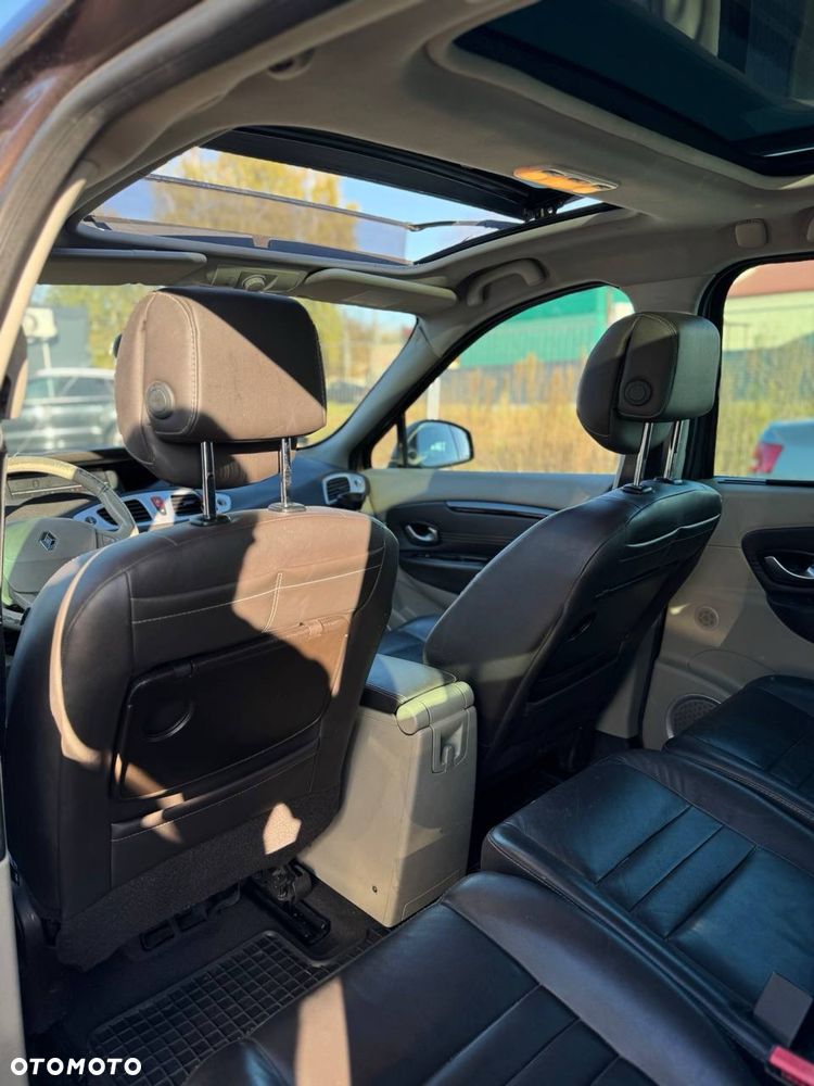 Renault Grand Scenic - 10