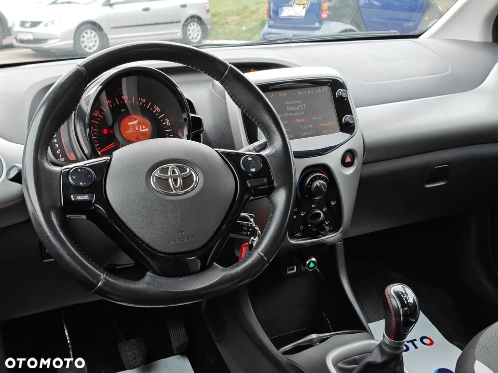 Toyota Aygo x-play touch - 7
