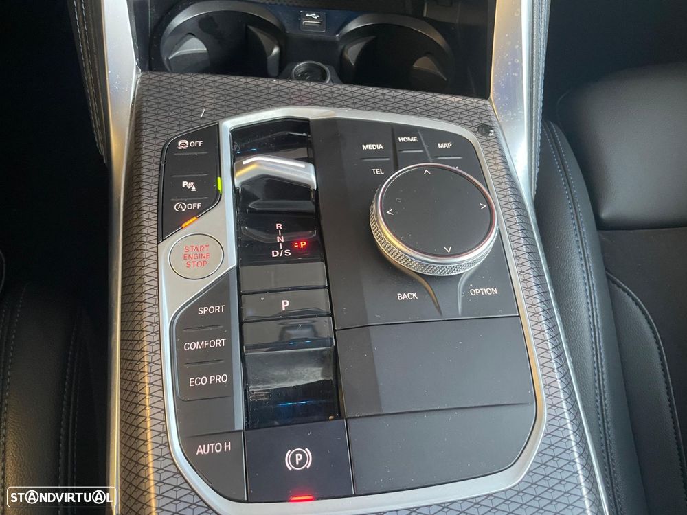 BMW 218 i Pack Desportivo M Auto - 28