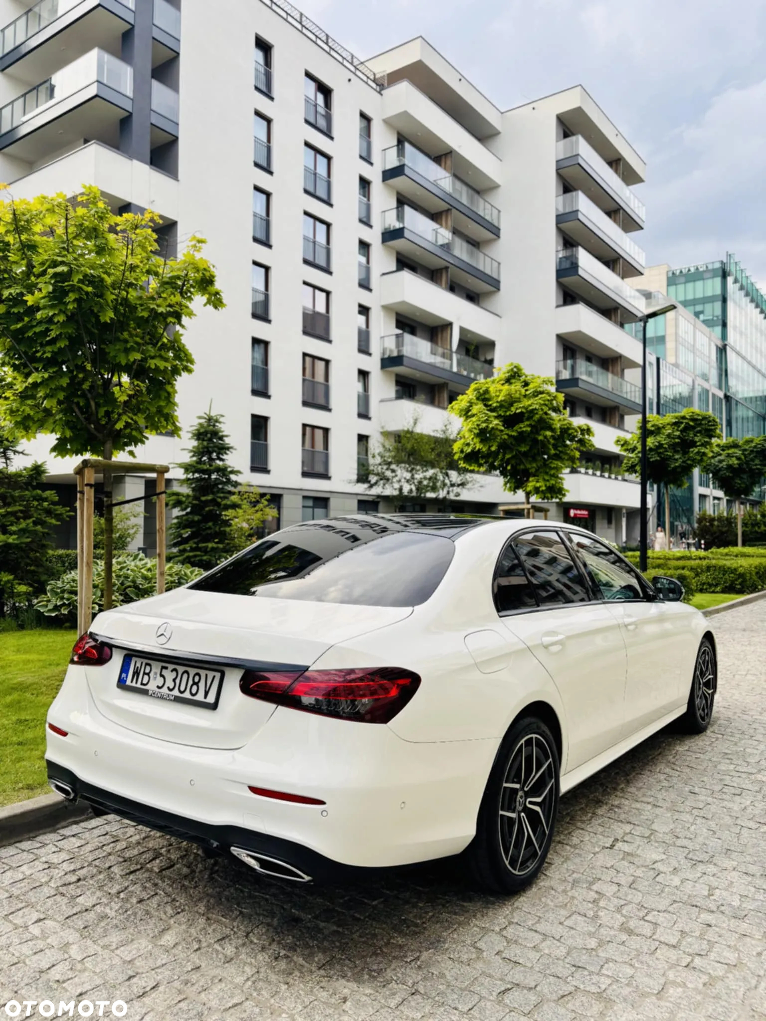 Mercedes-Benz Klasa E 220 d Coupe 4-Matic AMG - 2