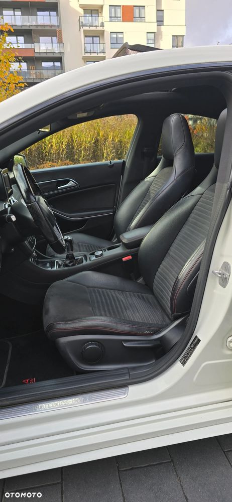 Mercedes-Benz GLA - 16