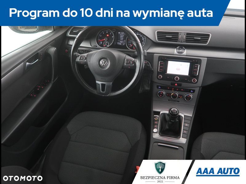 Volkswagen Passat - 8