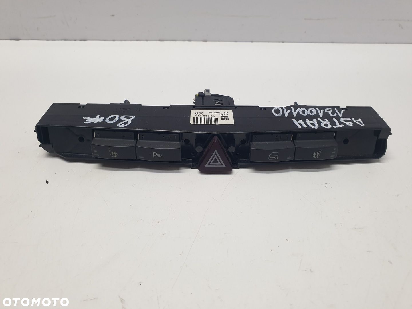 PANEL WŁĄCZNIKÓW WŁĄCZNIK AWARYJNYCH OPEL ASTRA H 13100110 - 1
