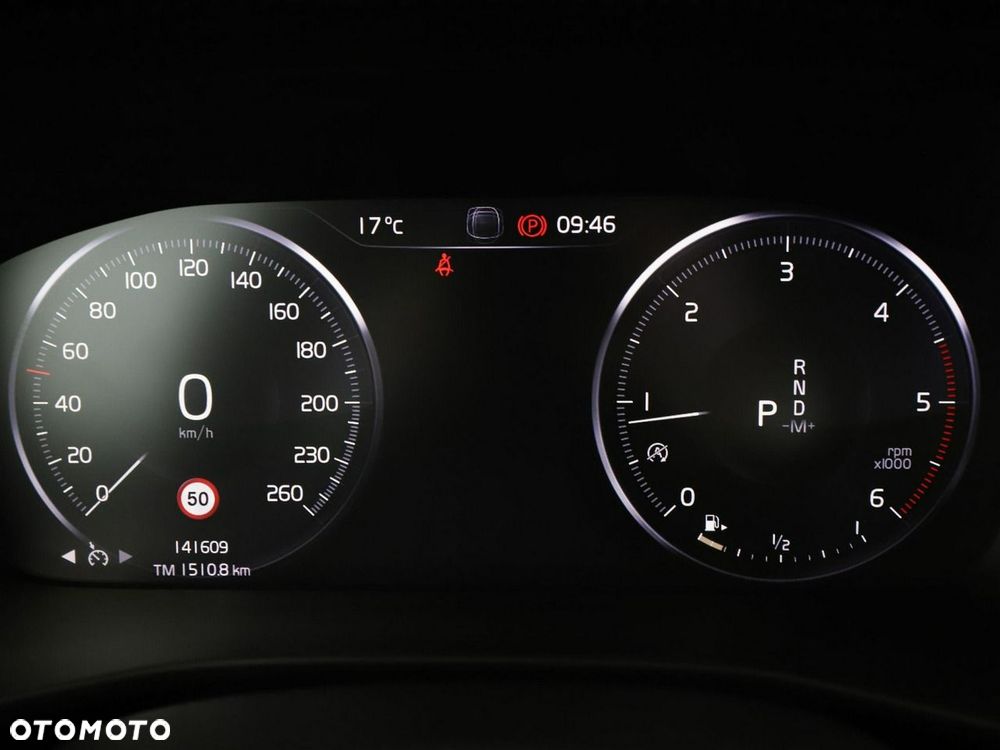 Volvo XC 40 D4 AWD Momentum Pro - 23