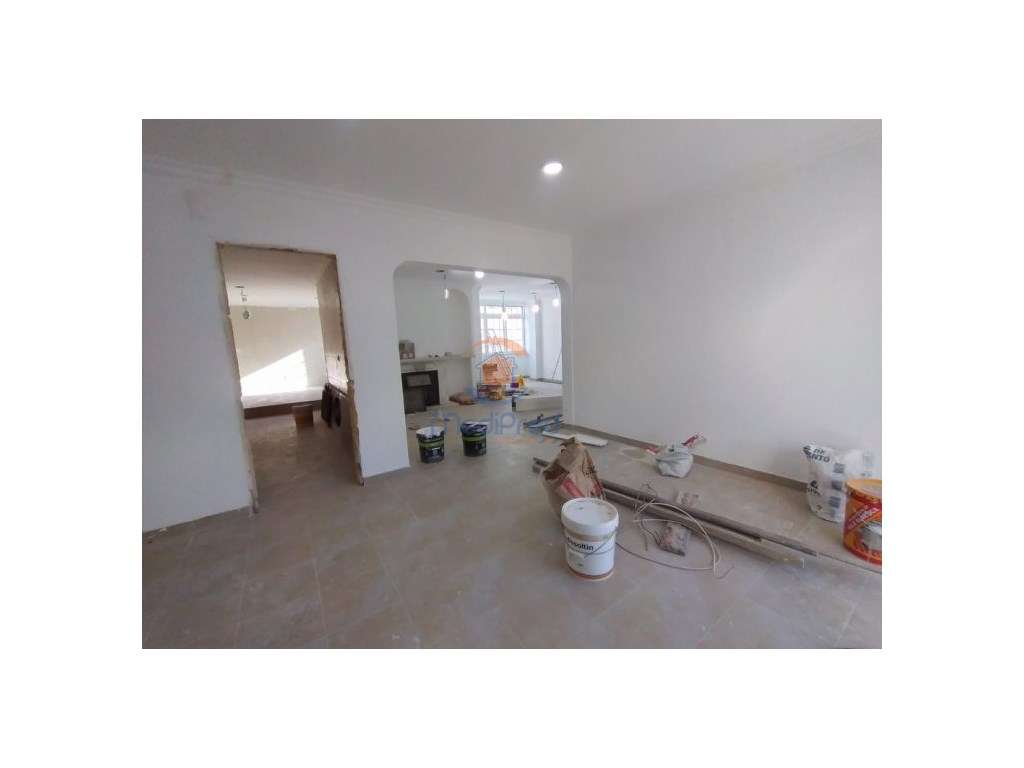 Moradia T3+3 remodelada em Madorna - Grande imagem: 2/23