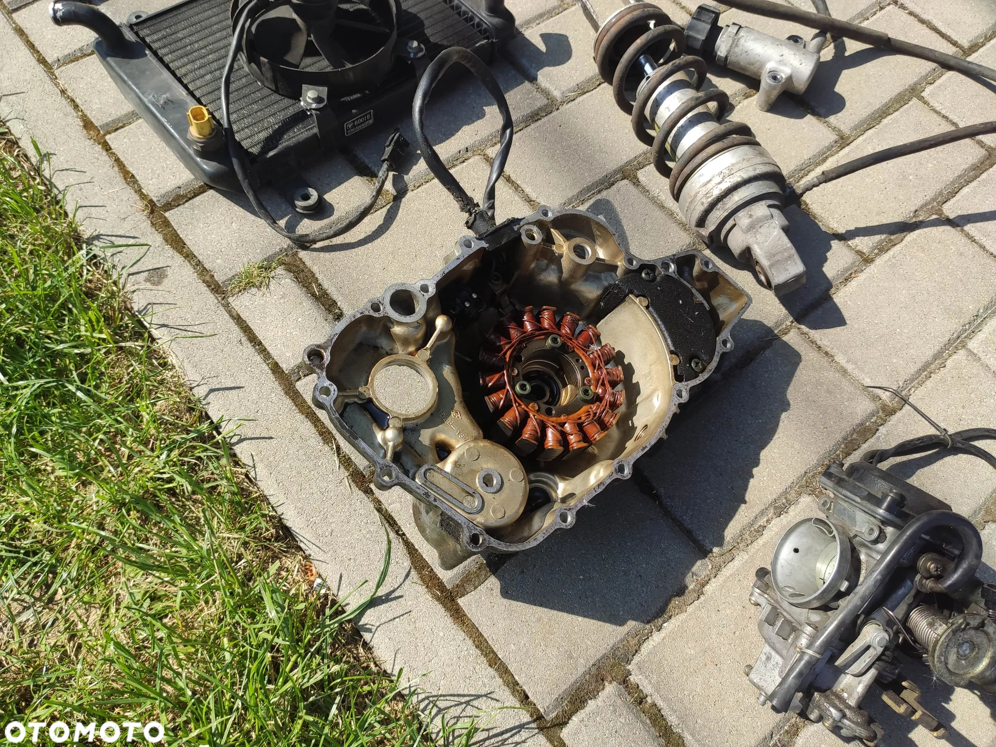 Suzuki Burgman AN 400 K1 98- Gaźnik Stator Dekiel Amortyzator Chłodnica Pompa Komputer Stelaż - 3