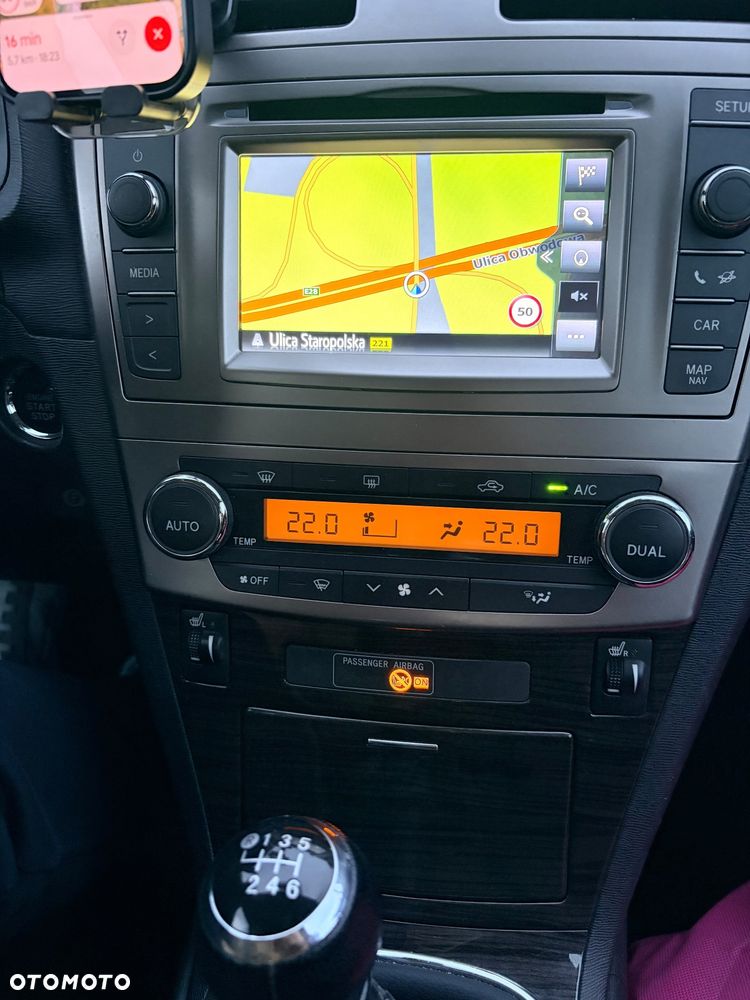 Toyota Avensis - 12