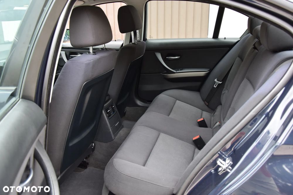 BMW Seria 3 318i - 24