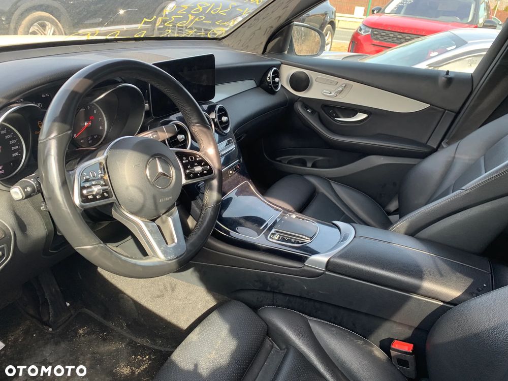 Mercedes-Benz GLC 300 4Matic 9G-TRONIC - 9