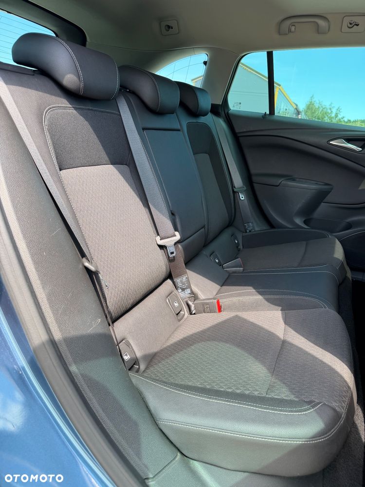 Opel Astra 1.4 T Dynamic S&S - 27