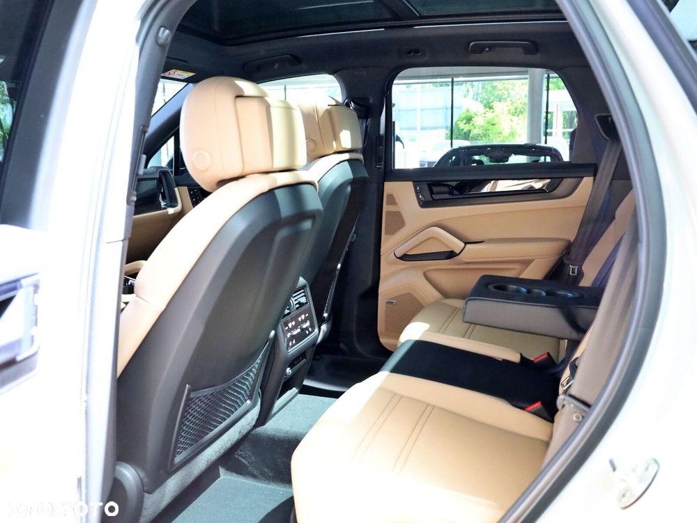 Porsche Cayenne - 18
