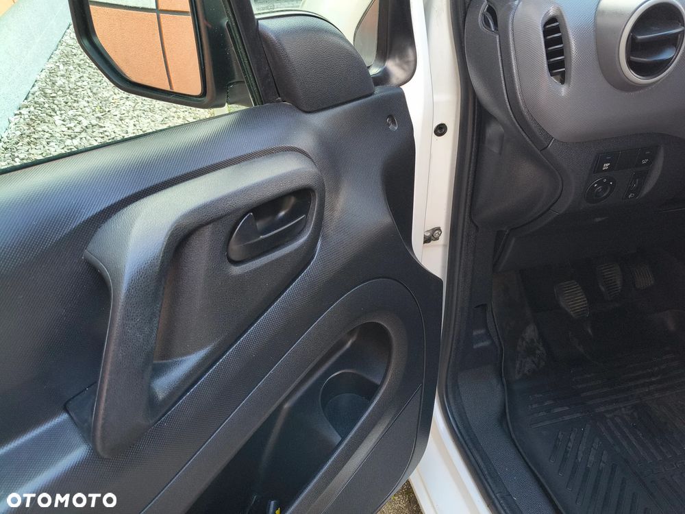 Citroën BERLINGO 1.6 HDI (90KM) 5-BIEGÓW (L1H1) KLIMA WEBASTO STAN IDEALNY 100% BEZWYPADKOWY SERWIS KM NIE MA RDZY - 15