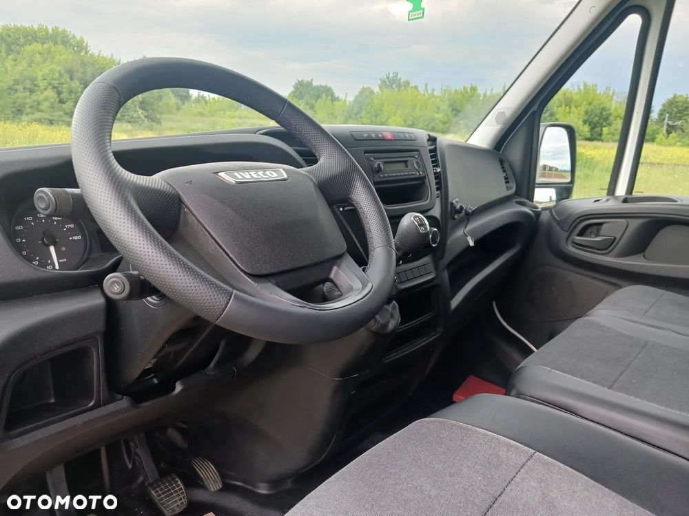 Iveco Daily 35S11 E5 Izoterma 2016r Chłodnia 289 tyś km Mroźnia Agregat zasilanie zew 230V - 29