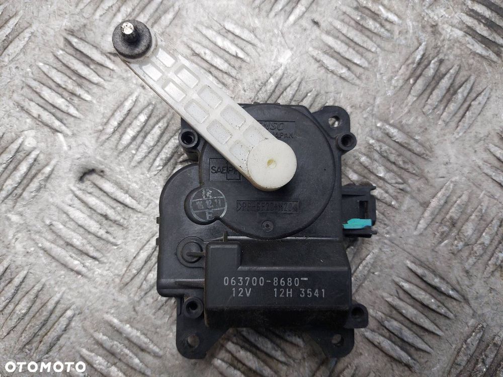 SILNICZEK NAGRZEWNICY TOYOTA AVENSIS T25 LIFT 063700-8680 - 1