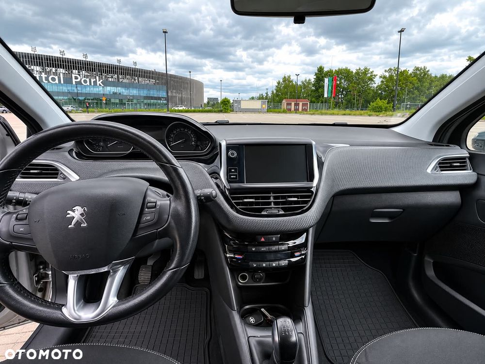 Peugeot 208 1.2 PureTech Style - 10