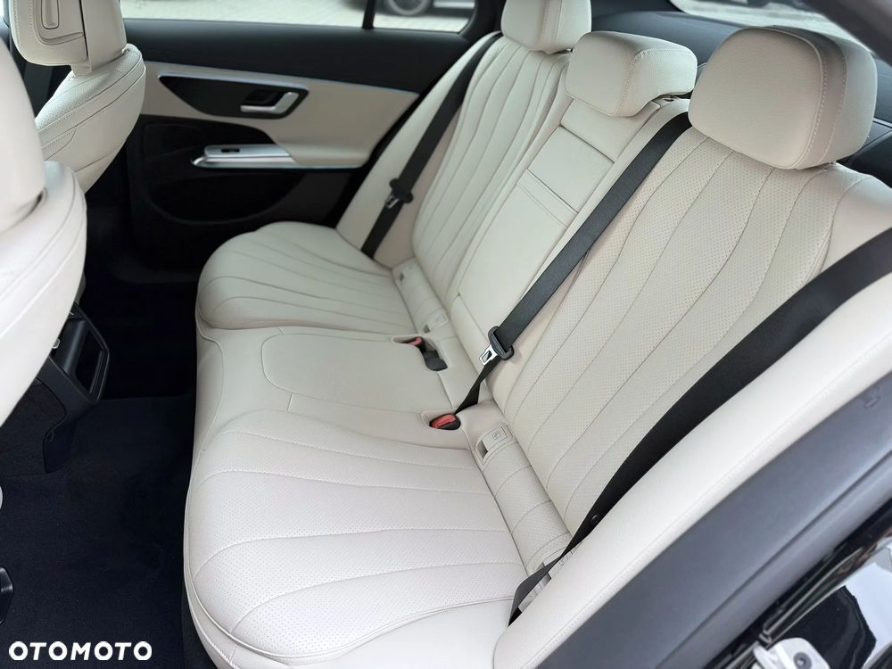 Mercedes-Benz Klasa E 200 4Matic 9G-TRONIC AMG Line NIGHT Edition - 33