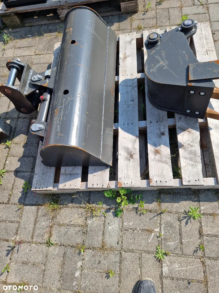 JCB JBC 8022 - 12
