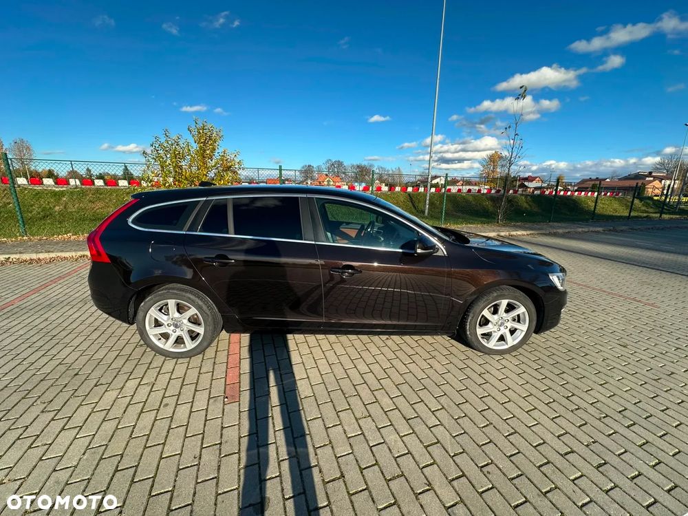 Volvo V60 D2 Momentum - 9