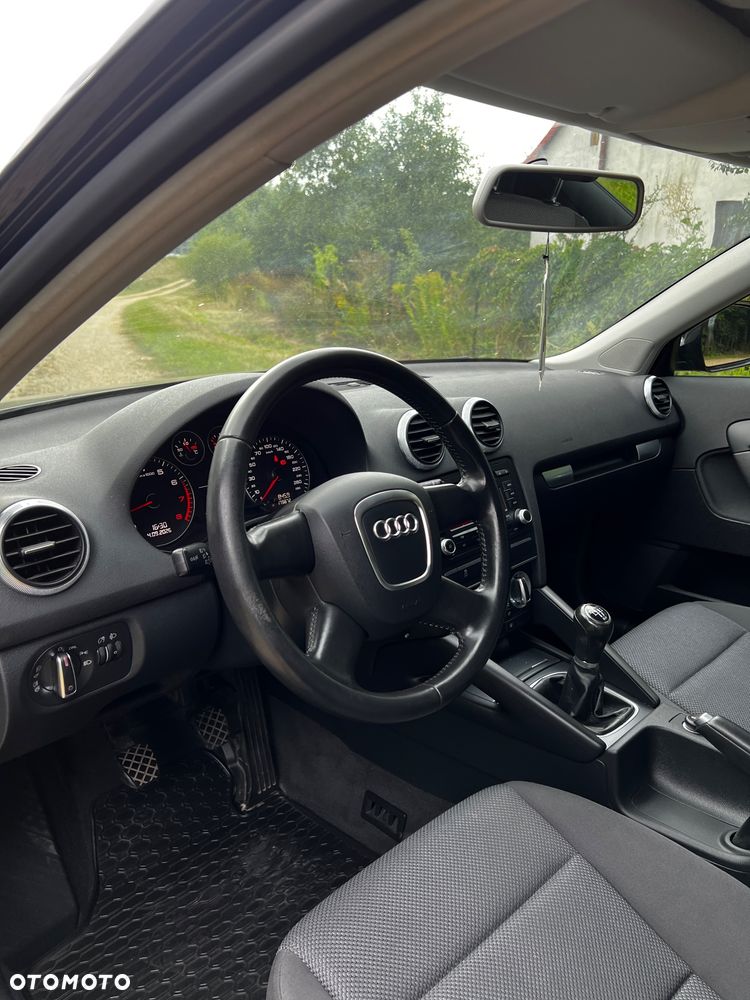 Audi A3 Sportback 1.6 Ambiente - 9