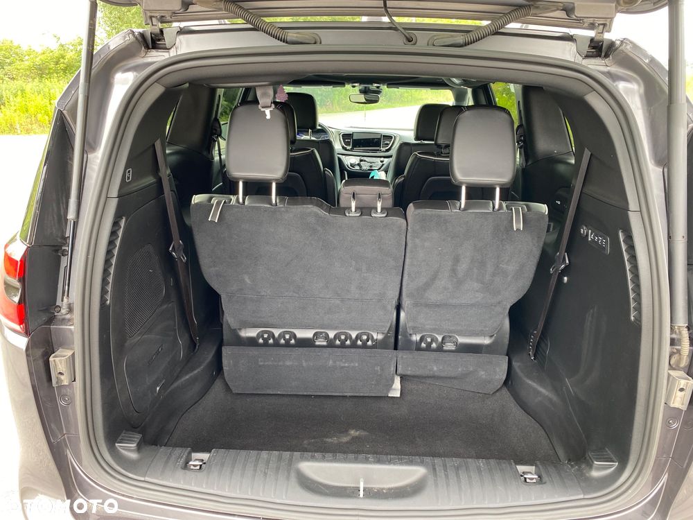 Chrysler Pacifica - 5