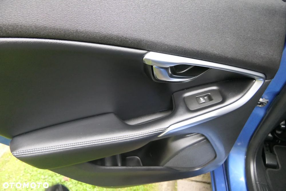 Volvo V40 D3 Drive-E SCR R-Design Momentum - 34