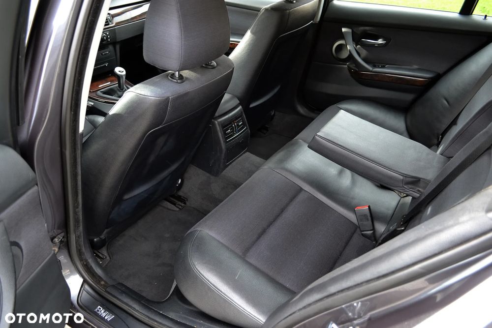 BMW Seria 3 320d - 8