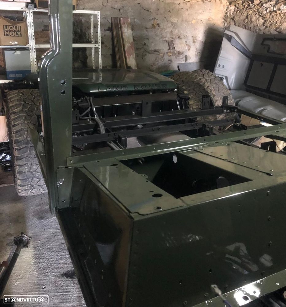 Land Rover Defender 130 - 24