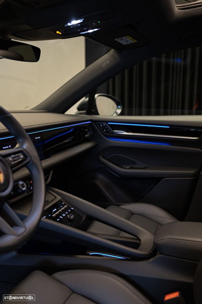 Porsche Macan Electric 4 - 11