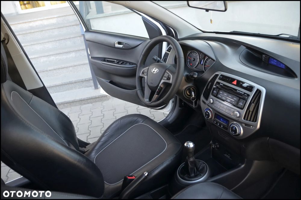 Hyundai i20 - 24