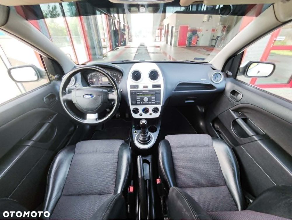 Ford Fiesta 1.3 Ambiente - 16
