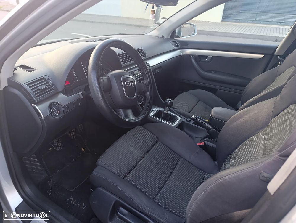 Audi A4 Avant 2.0 TDI Advance - 4