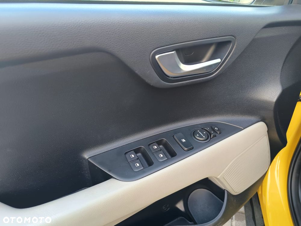 Kia Stonic 1.2 L - 11