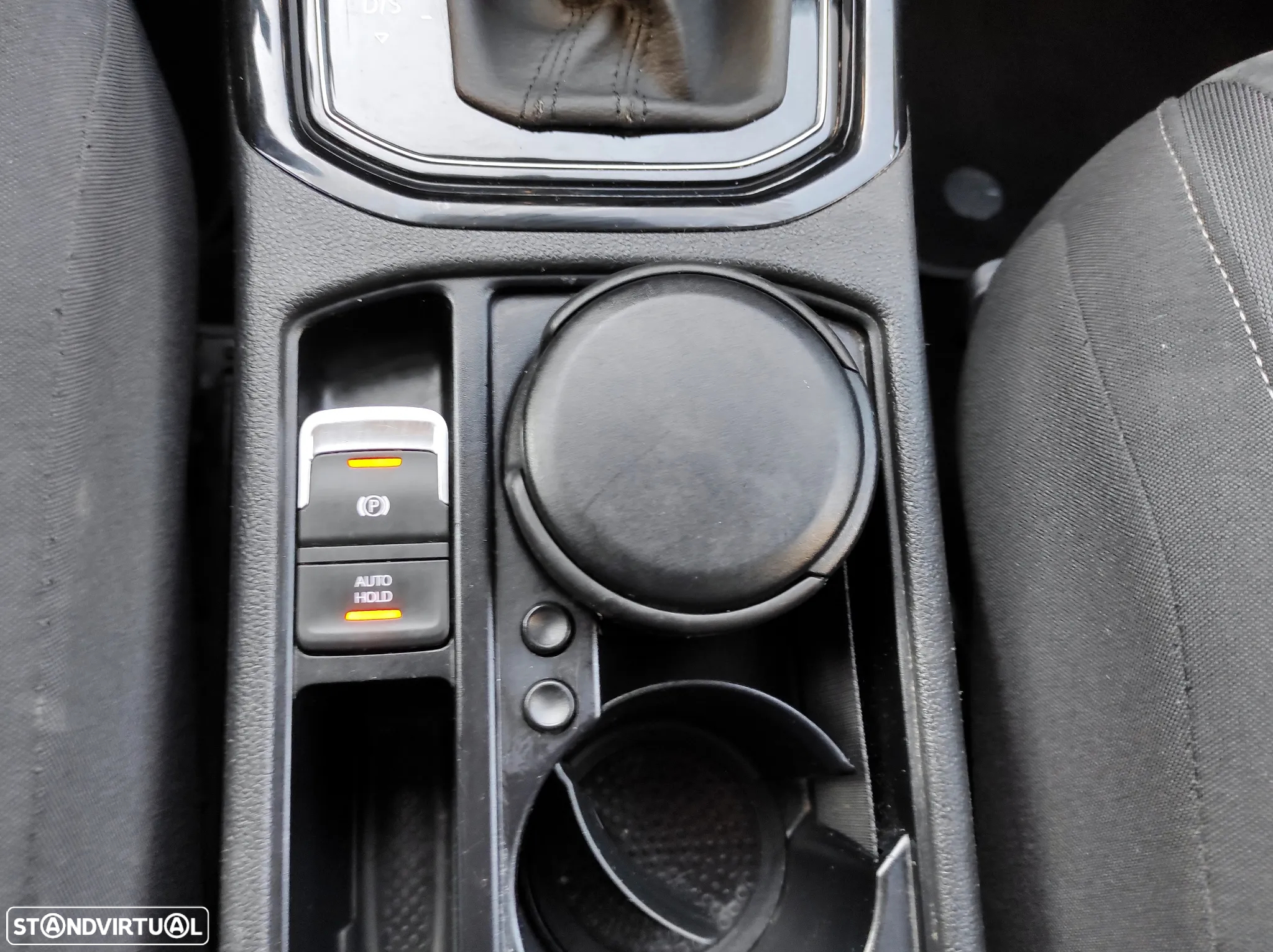 VW Touran 1.6 TDI Highline DSG - 26